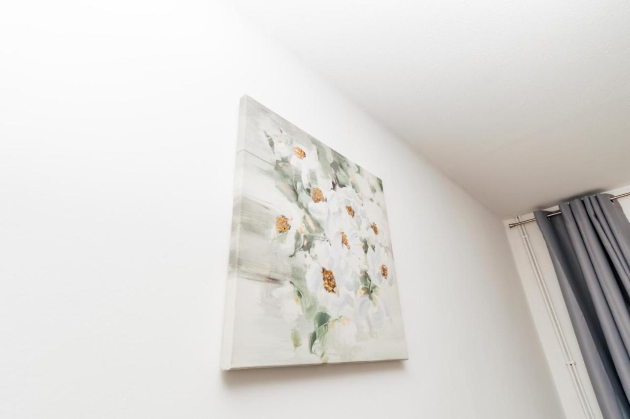 2 Bed Apartment-5 Guests - Business-Relocation-Parking - The Brighton Short Stay & Serviced Apartments Exteriör bild