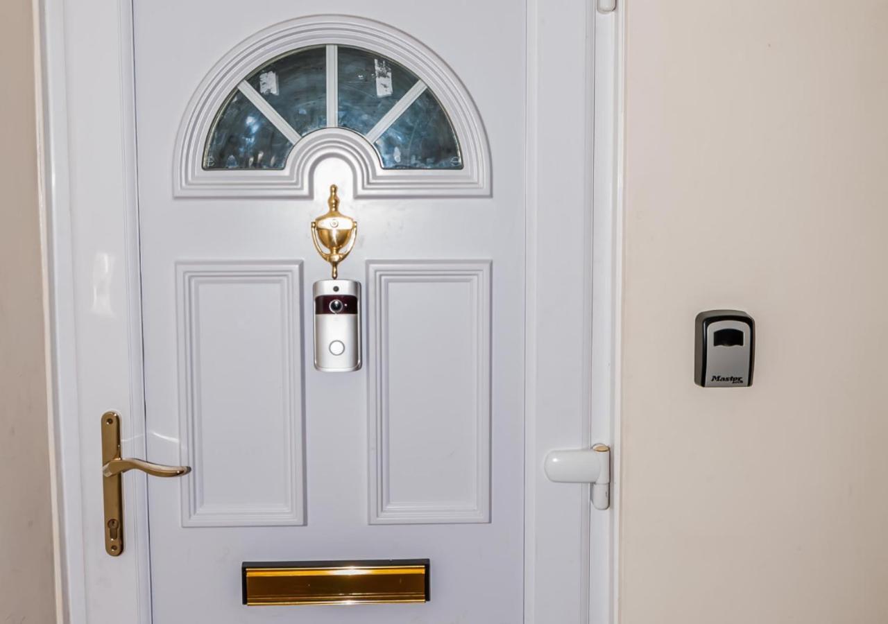2 Bed Apartment-5 Guests - Business-Relocation-Parking - The Brighton Short Stay & Serviced Apartments Exteriör bild