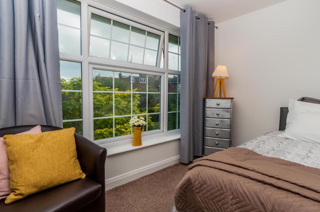 2 Bed Apartment-5 Guests - Business-Relocation-Parking - The Brighton Short Stay & Serviced Apartments Exteriör bild
